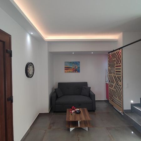Theasis 5 Luxury Studio With Sea View 네오스마르마라스 외부 사진