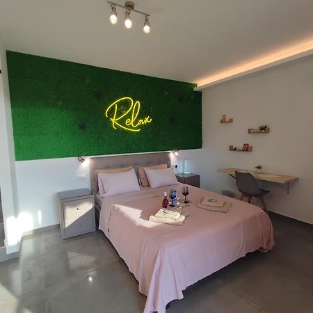 Theasis 5 Luxury Studio With Sea View 네오스마르마라스 외부 사진