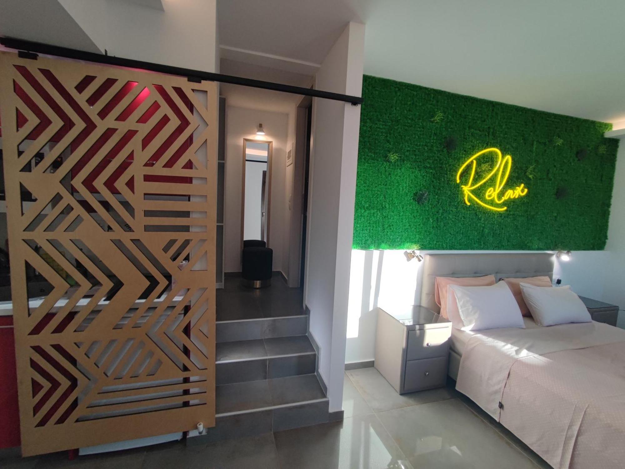 Theasis 5 Luxury Studio With Sea View 네오스마르마라스 외부 사진