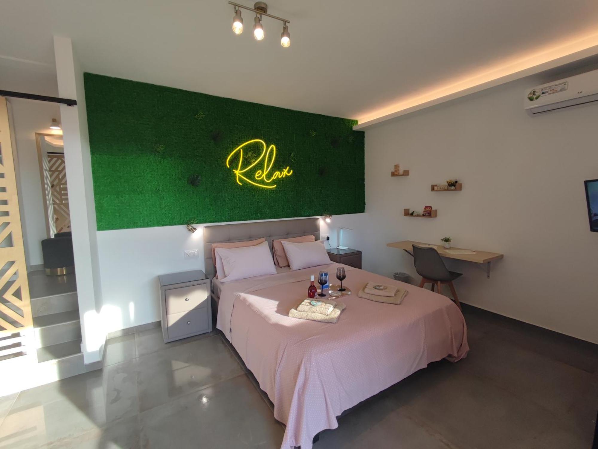 Theasis 5 Luxury Studio With Sea View 네오스마르마라스 외부 사진
